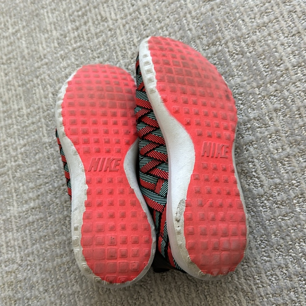 Nike tennis shoes - Picture 3 of 3